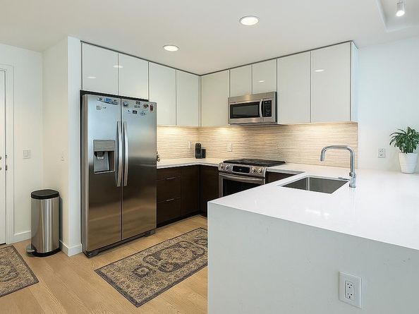 10 Innes Ct 304, San Francisco CA 94124