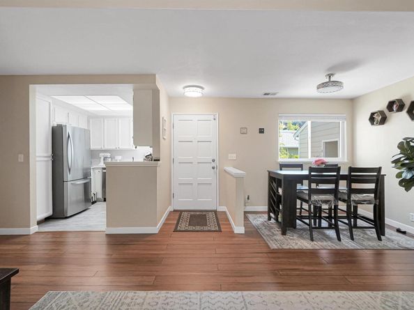 2437 Saint Helena Dr 4, Hayward CA 94542