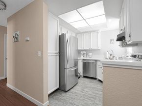2437 Saint Helena Dr 4, Hayward CA 94542