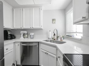 2437 Saint Helena Dr 4, Hayward CA 94542