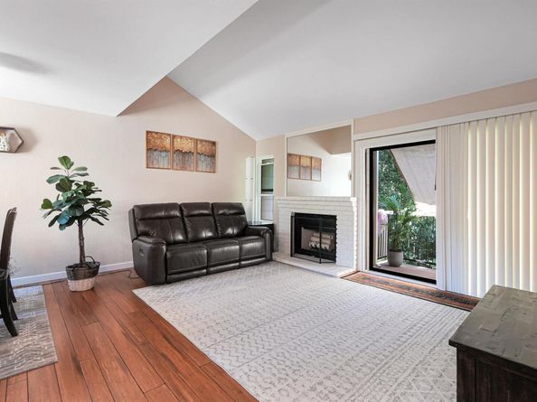 2437 Saint Helena Dr 4, Hayward CA 94542