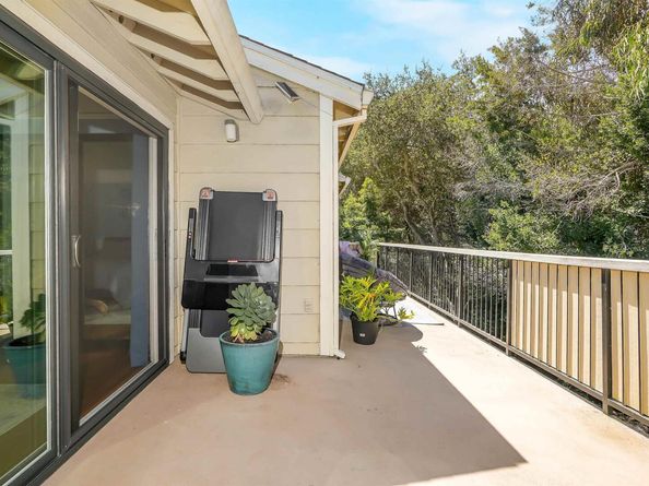 2437 Saint Helena Dr 4, Hayward CA 94542