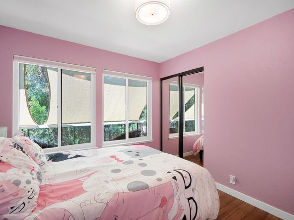 2437 Saint Helena Dr 4, Hayward CA 94542