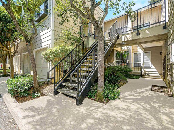 2437 Saint Helena Dr 4, Hayward CA 94542