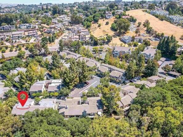 2437 Saint Helena Dr 4, Hayward CA 94542