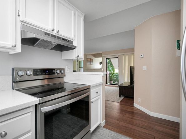 2437 Saint Helena Dr 4, Hayward CA 94542