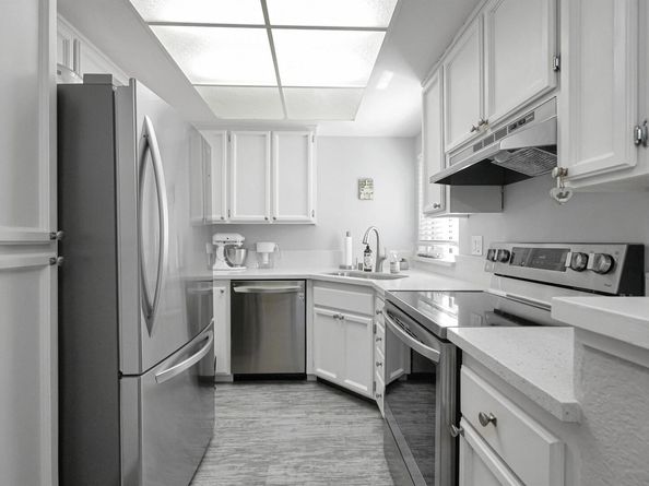 2437 Saint Helena Dr 4, Hayward CA 94542