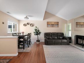 2437 Saint Helena Dr 4, Hayward CA 94542