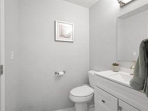 2437 Saint Helena Dr 4, Hayward CA 94542