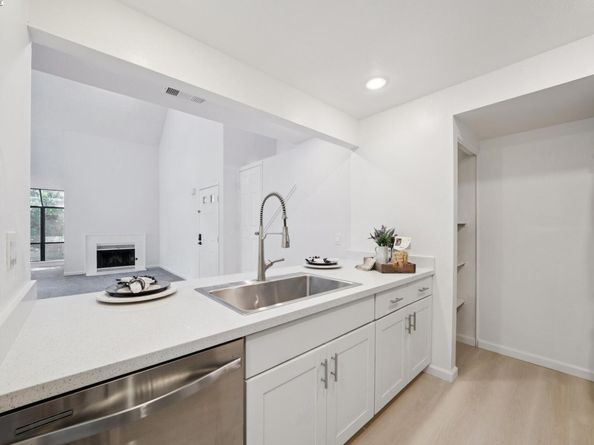 1089 Foxchase Dr, San Jose CA 95123