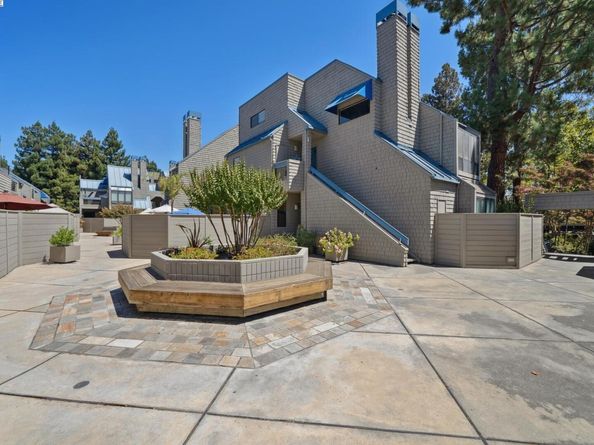 1089 Foxchase Dr, San Jose CA 95123