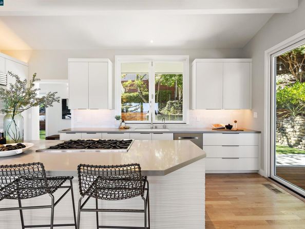 99 Via Floreado, Orinda CA 94563