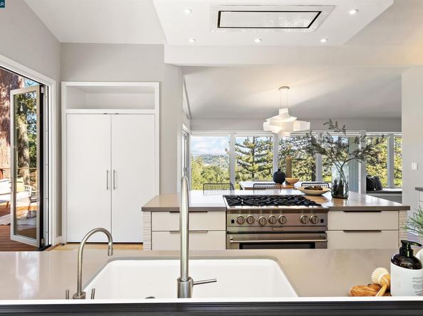 99 Via Floreado, Orinda CA 94563