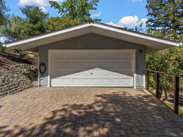 99 Via Floreado, Orinda CA 94563