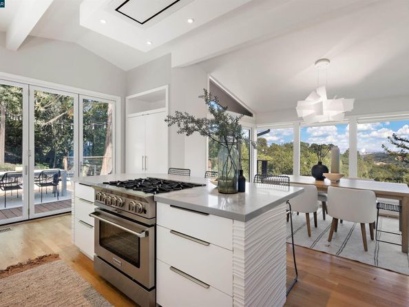 99 Via Floreado, Orinda CA 94563
