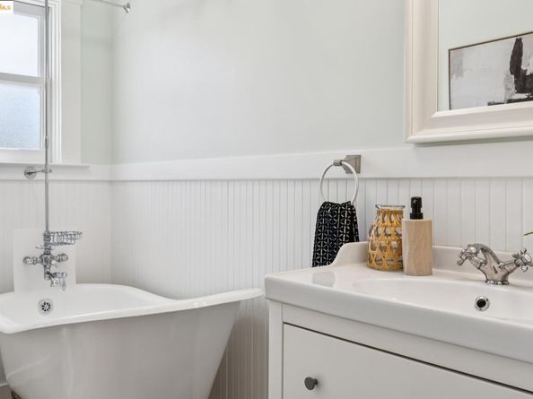 661 43rd Street, Oakland CA 94609