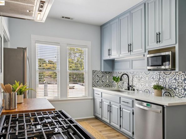661 43rd Street, Oakland CA 94609