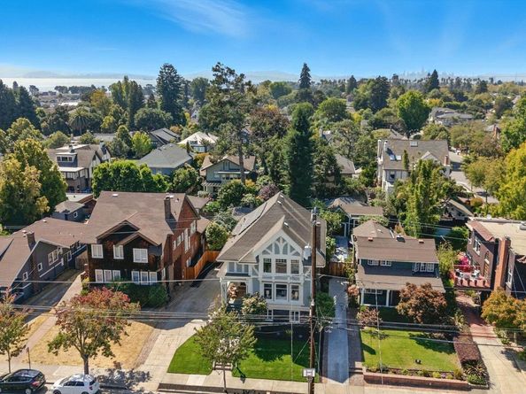 1247 Sherman St, Alameda CA 94501