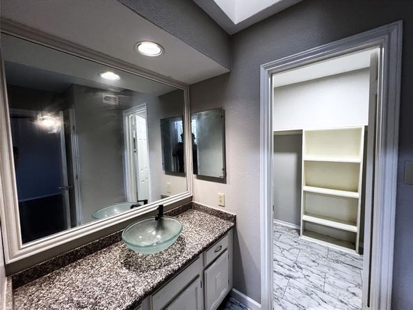 3635  Garden Brook Drive  20400, Farmers Branch Texas 75234