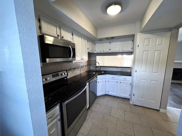 3635  Garden Brook Drive  20400, Farmers Branch Texas 75234