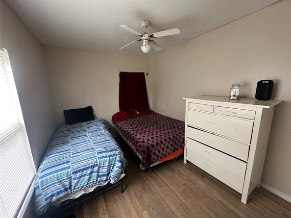 836  Travis Street , Garland Texas 75040