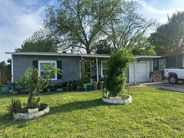 836  Travis Street , Garland Texas 75040