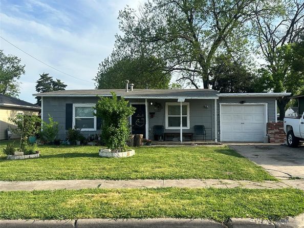 836  Travis Street , Garland Texas 75040