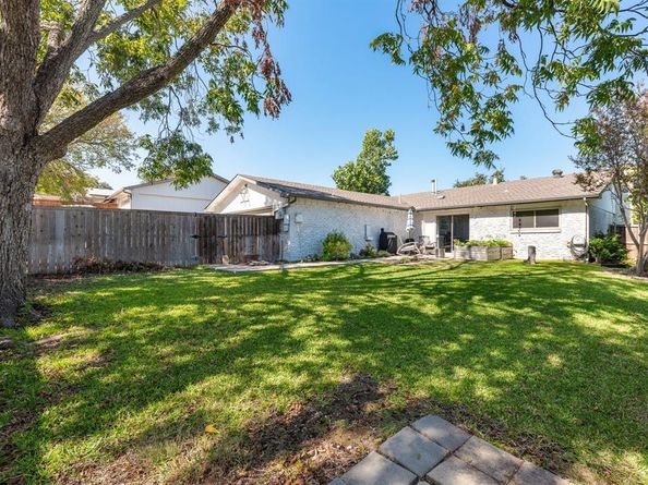 1830  Woodbury  , Carrollton Texas 75007