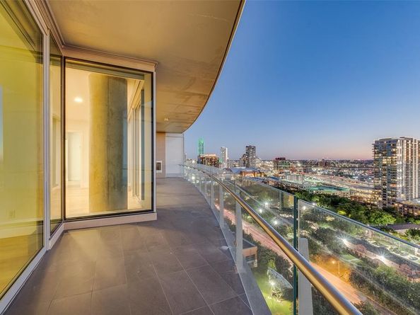 3130 N Harwood Street  1802, Dallas Texas 75201