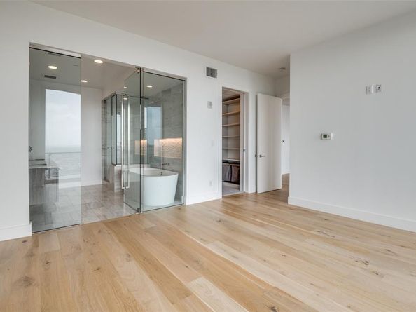 3130 N Harwood Street  1802, Dallas Texas 75201