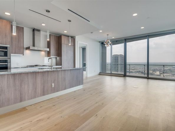 3130 N Harwood Street  1802, Dallas Texas 75201