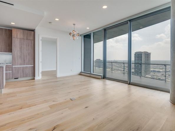 3130 N Harwood Street  1802, Dallas Texas 75201