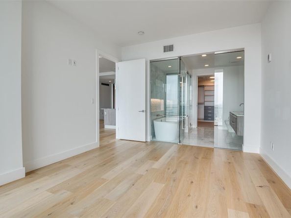 3130 N Harwood Street  1802, Dallas Texas 75201