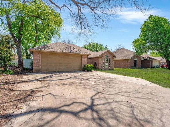 604 N Cherry Street , Aubrey Texas 76227