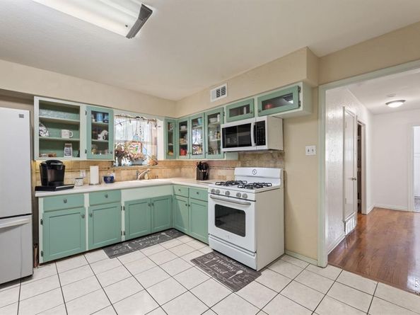 10382  Newcombe Drive , Dallas Texas 75228