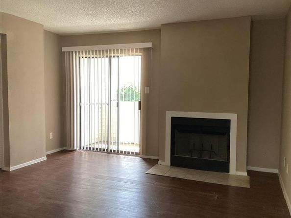 7431  Holly Hill Drive  105, Dallas Texas 75231