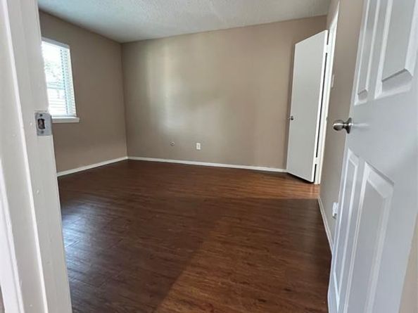 7431  Holly Hill Drive  105, Dallas Texas 75231