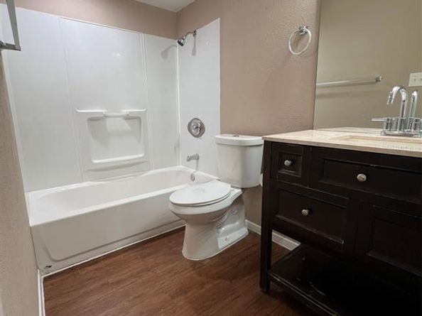 7431  Holly Hill Drive  105, Dallas Texas 75231