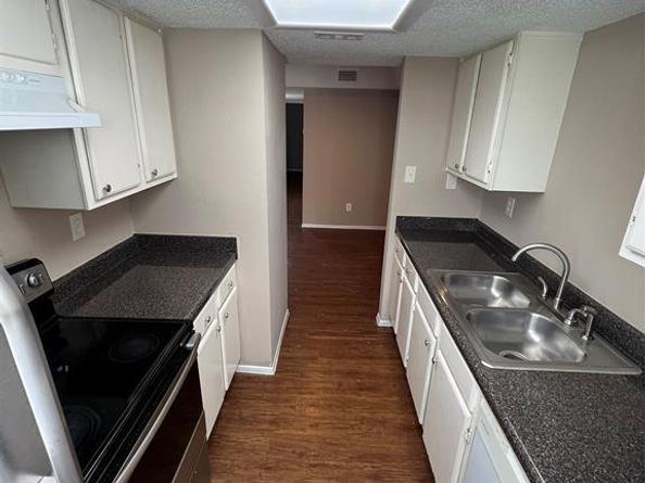 7431  Holly Hill Drive  105, Dallas Texas 75231