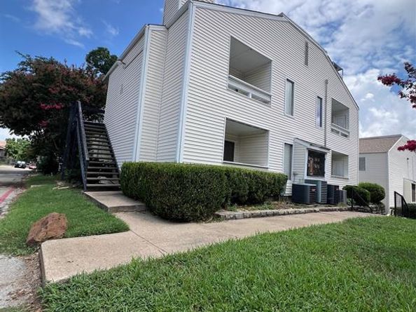 7431  Holly Hill Drive  105, Dallas Texas 75231
