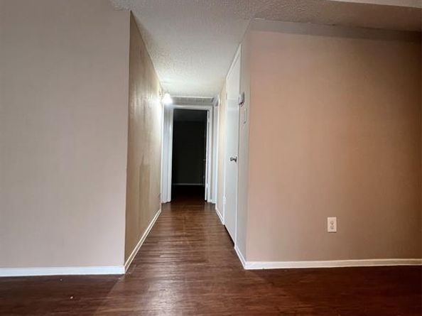 7431  Holly Hill Drive  105, Dallas Texas 75231