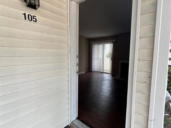 7431  Holly Hill Drive  105, Dallas Texas 75231