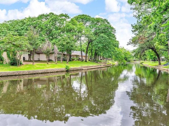 2204  Winewood Lane , Arlington Texas 76013