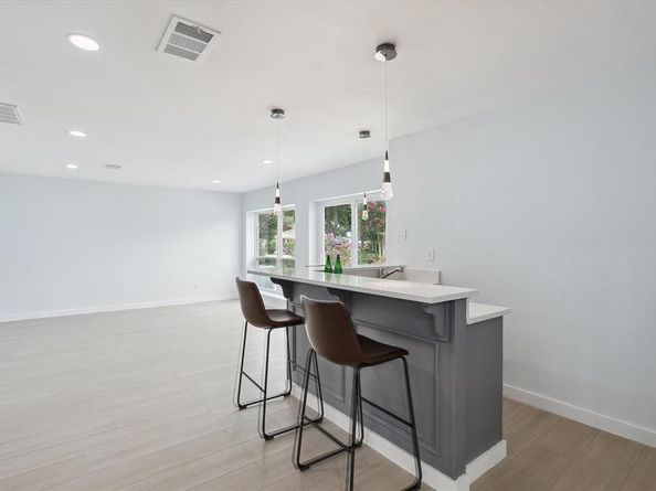 2204  Winewood Lane , Arlington Texas 76013