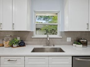 2204  Winewood Lane , Arlington Texas 76013