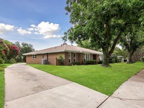 2204  Winewood Lane , Arlington Texas 76013