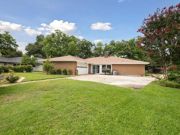 2204  Winewood Lane , Arlington Texas 76013