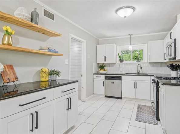 516  Hurstview Drive , Hurst Texas 76053