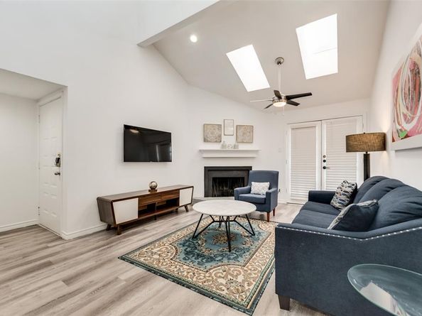 5750  Phoenix Drive  39, Dallas Texas 75231
