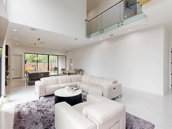 3828  Eaton Drive , Dallas Texas 75220